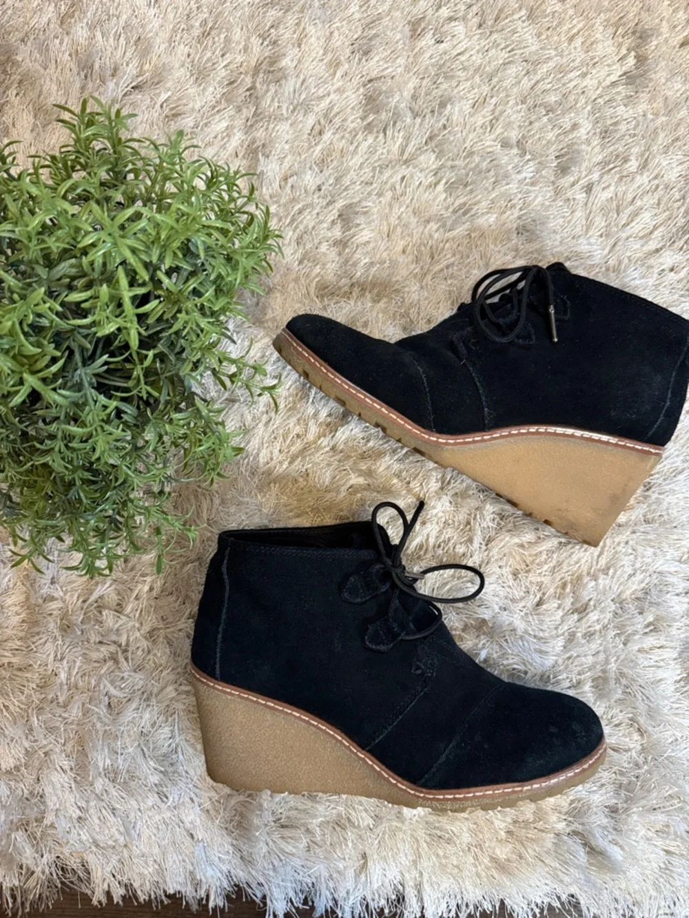 EUC TOM’S Black Suede Wedge Ankle Boots 7.5